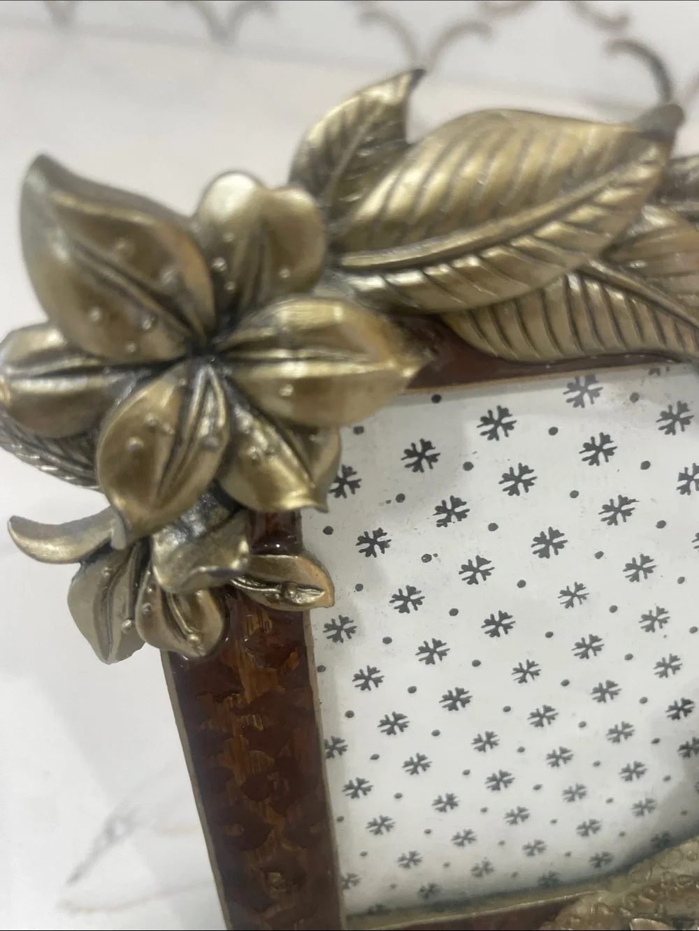 Brass-Accented Brown Floral Photo Frame - Elegant Home Accent